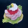 Mousse de jambon sur du pain grillé au paprika